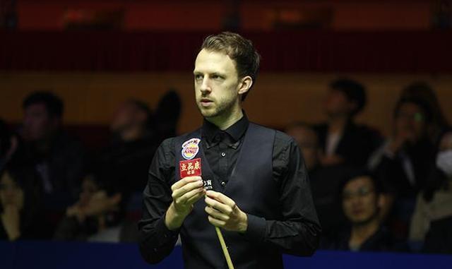 赛场上充满 赛场上充满